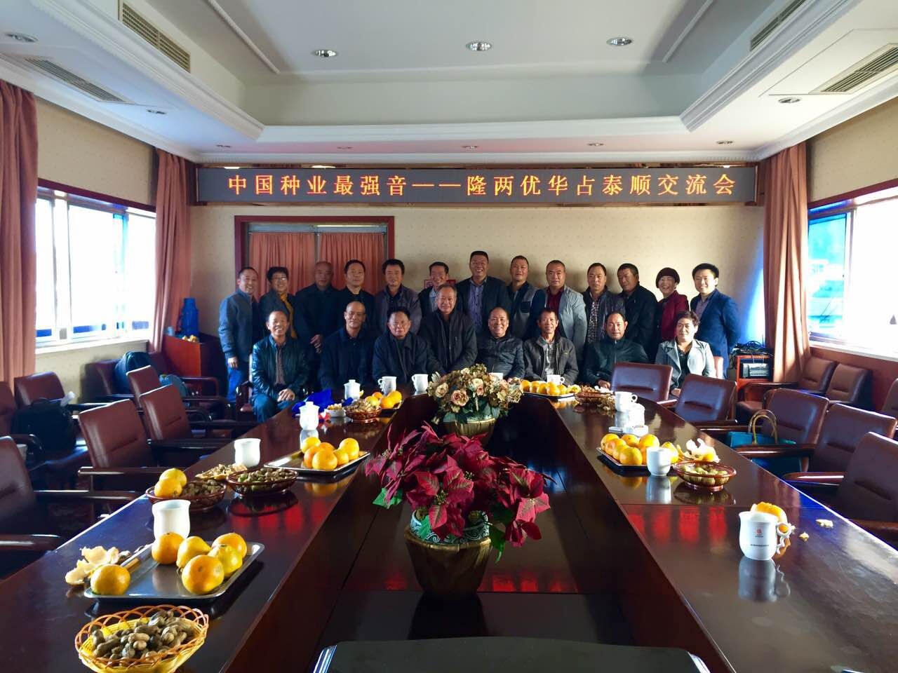 緬懷革命先烈   重溫入黨誓詞 市金控集團(tuán)黨員瞻仰長春解放紀(jì)念碑